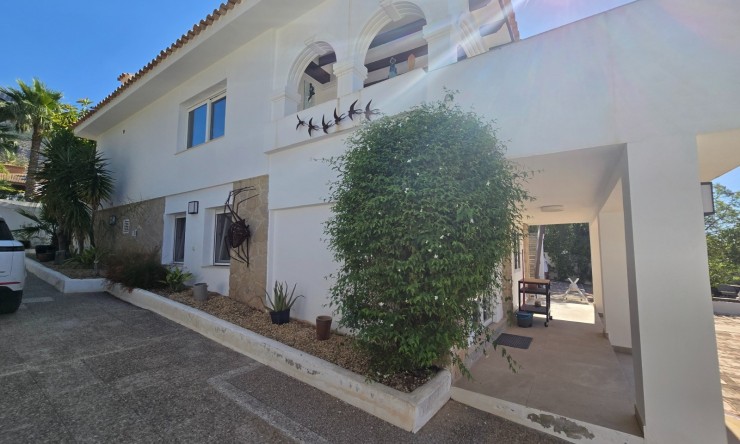 Resale - Villa -
Altea
