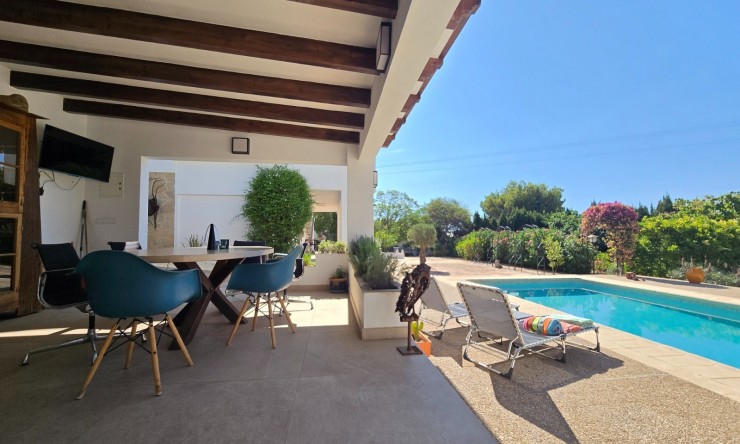 Resale - Villa -
Altea