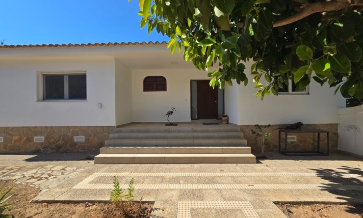 Resale - Villa -
Altea