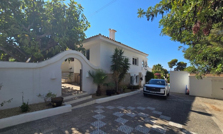 Resale - Villa -
Altea