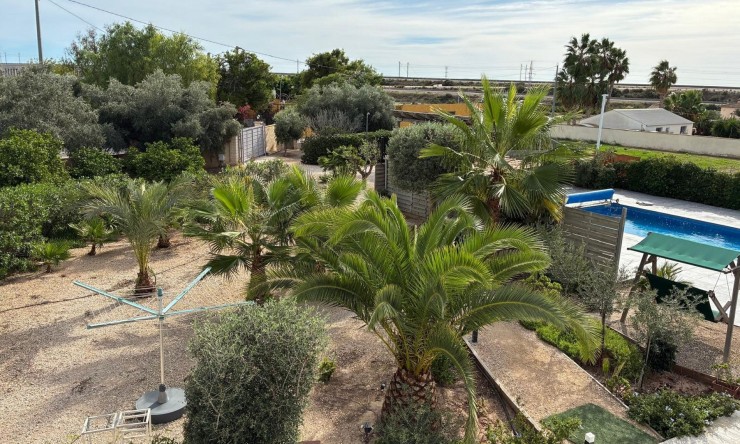 Revente - Villa -
Crevillente