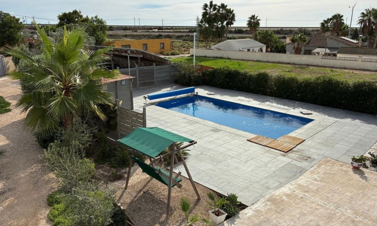 Revente - Villa -
Crevillente