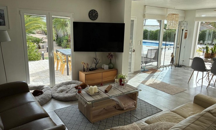 Revente - Villa -
Crevillente