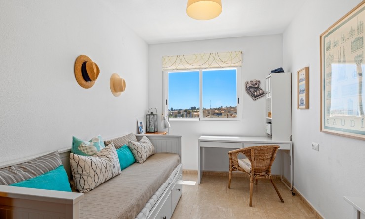 Reventa - Apartamento -
Cabo Roig