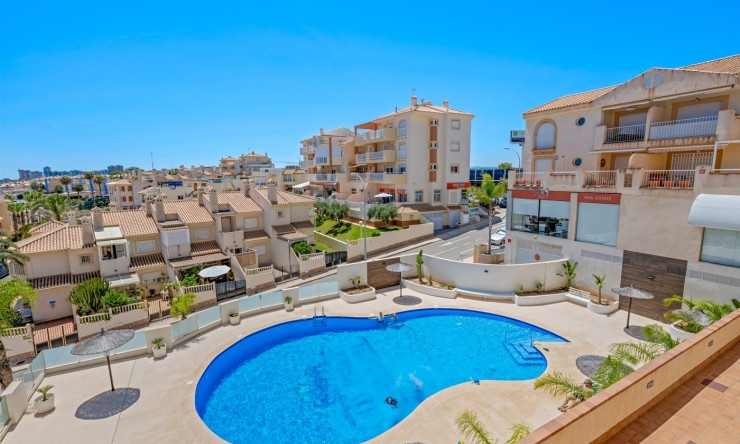 Reventa - Apartamento -
Cabo Roig