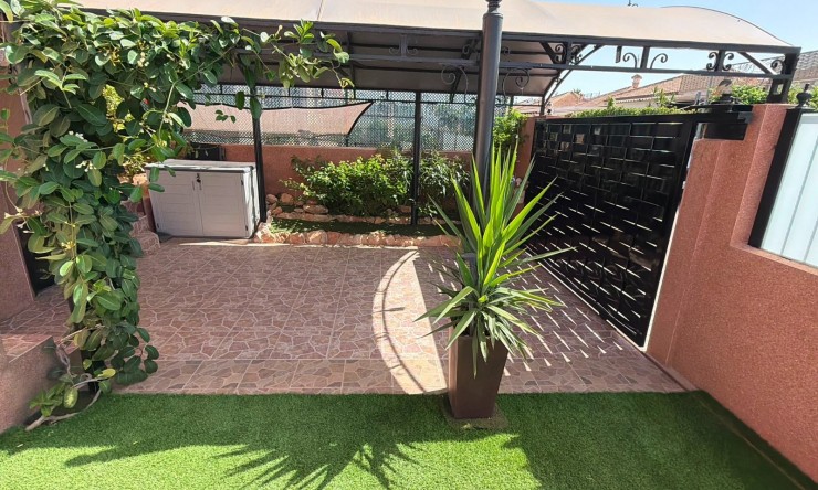 Resale - Villa -
Los Montesinos - La Herrada