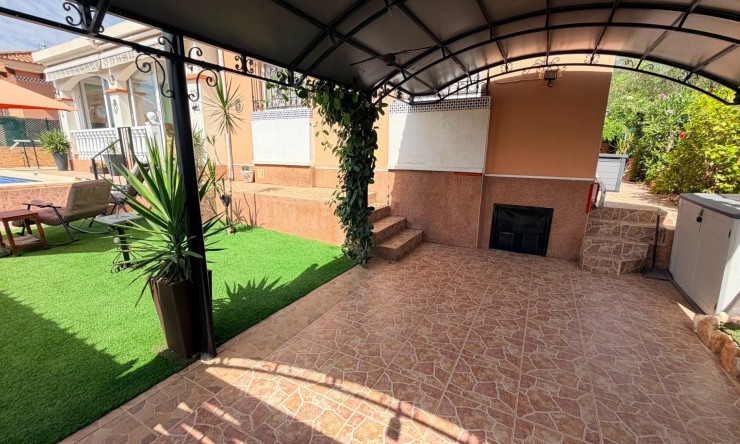 Resale - Villa -
Los Montesinos - La Herrada