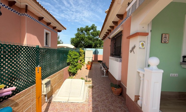Resale - Villa -
Los Montesinos - La Herrada