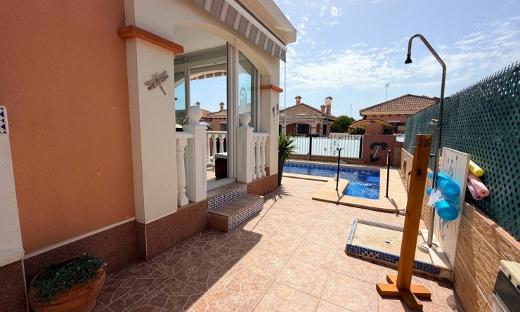 Resale - Villa -
Los Montesinos - La Herrada