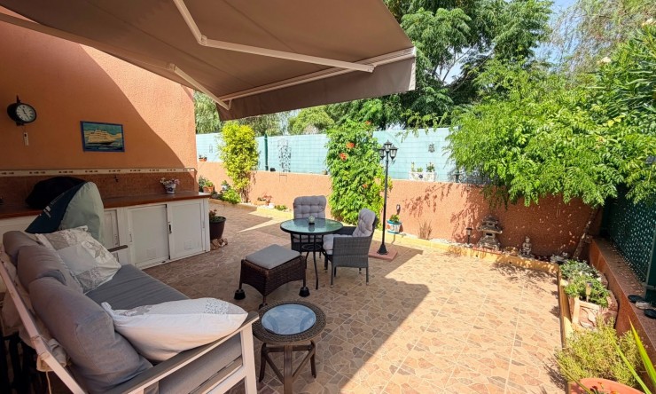Resale - Villa -
Los Montesinos - La Herrada