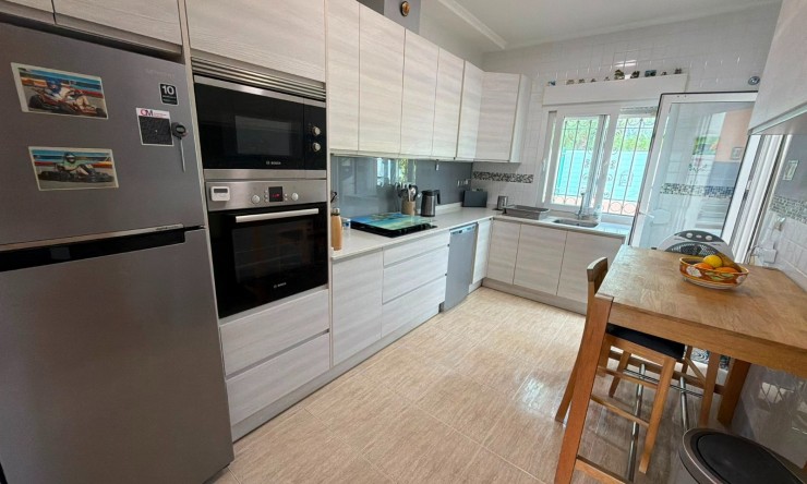 Resale - Villa -
Los Montesinos - La Herrada