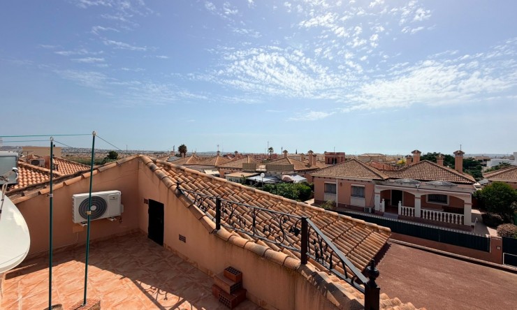 Resale - Villa -
Los Montesinos - La Herrada