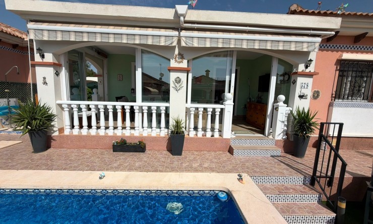 Resale - Villa -
Los Montesinos - La Herrada