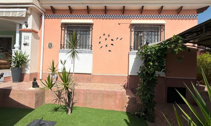 Resale - Villa -
Los Montesinos - La Herrada