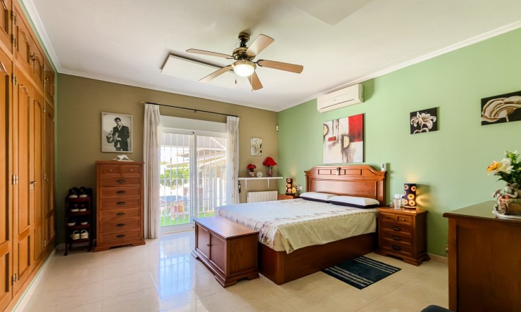 Resale - Villa -
CATRAL - Catral