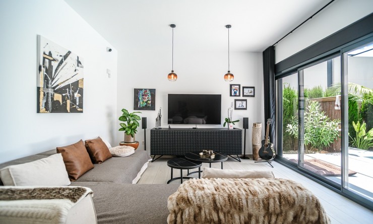 Resale - Villa -
ALGORFA - La Finca Golf