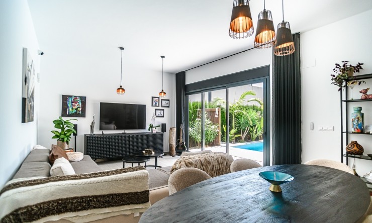 Resale - Villa -
ALGORFA - La Finca Golf