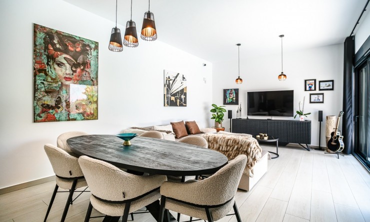 Resale - Villa -
ALGORFA - La Finca Golf