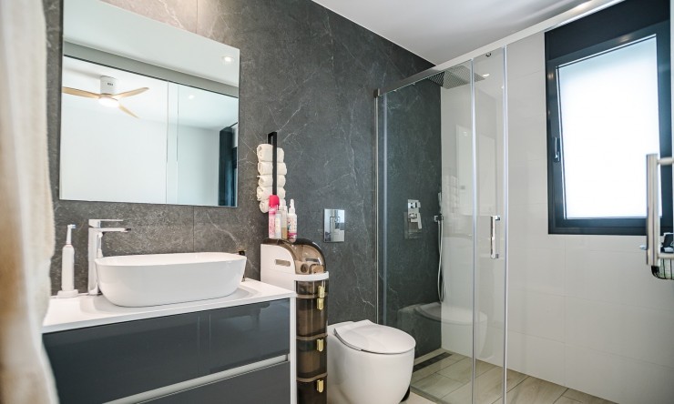 Resale - Villa -
ALGORFA - La Finca Golf