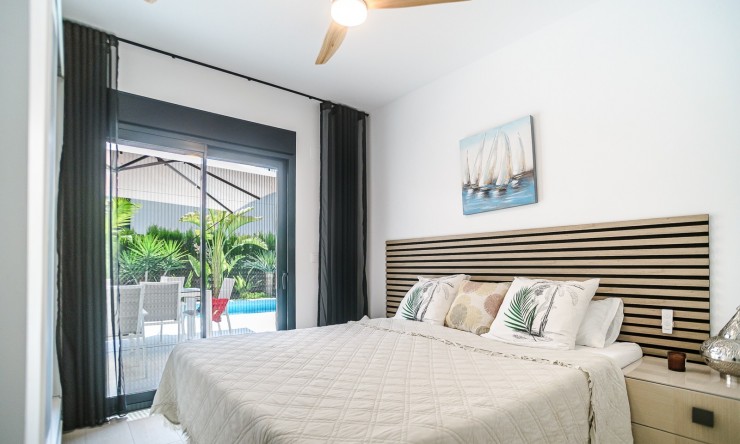 Resale - Villa -
ALGORFA - La Finca Golf
