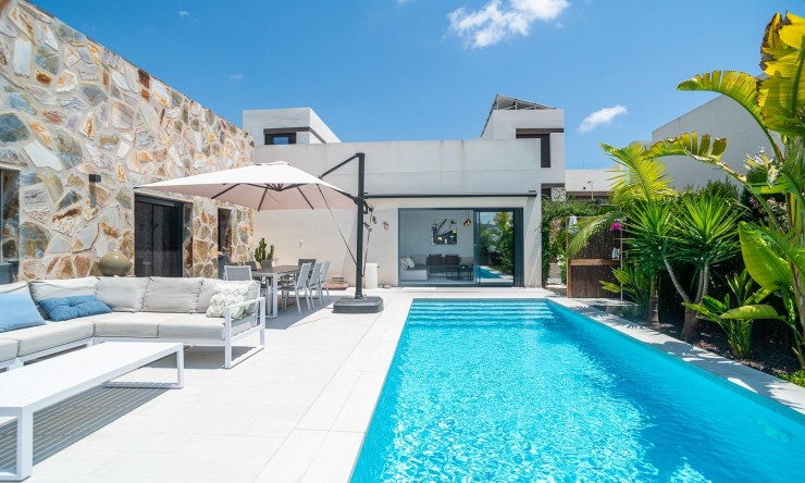Resale - Villa -
ALGORFA - La Finca Golf