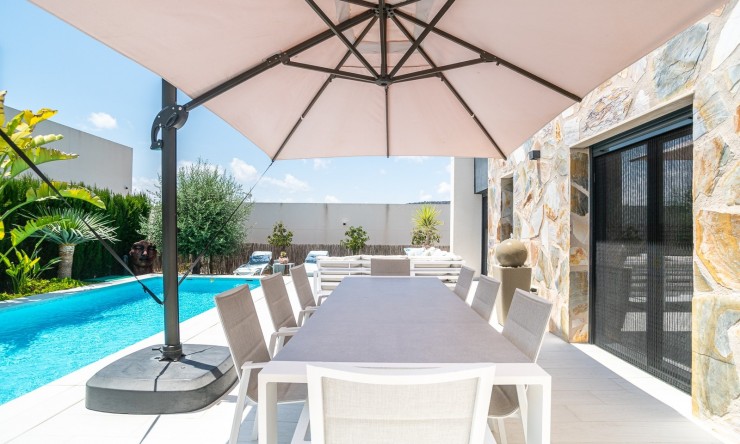 Resale - Villa -
ALGORFA - La Finca Golf