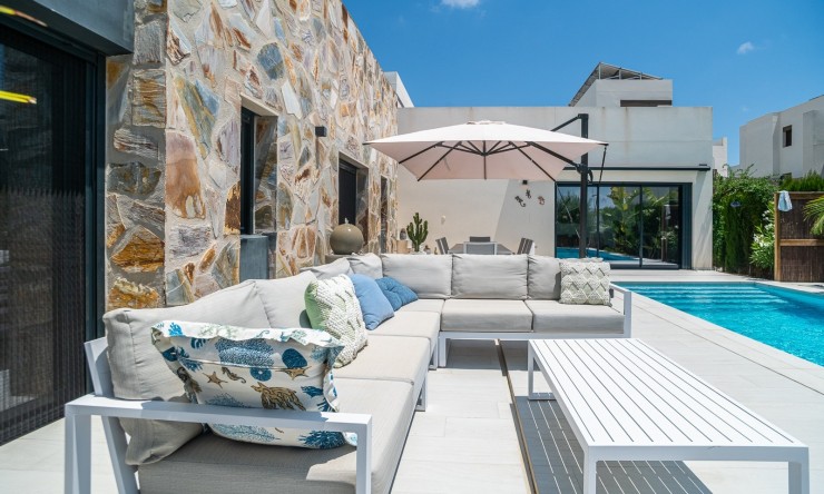 Resale - Villa -
ALGORFA - La Finca Golf