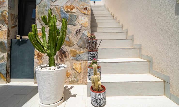 Resale - Villa -
ALGORFA - La Finca Golf