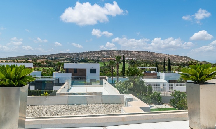 Resale - Villa -
ALGORFA - La Finca Golf