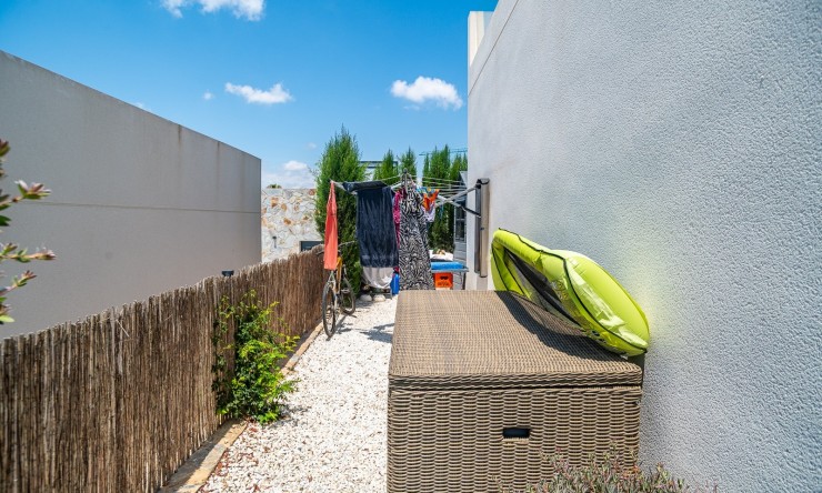 Resale - Villa -
ALGORFA - La Finca Golf