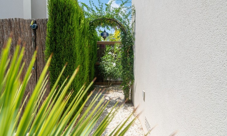 Resale - Villa -
ALGORFA - La Finca Golf