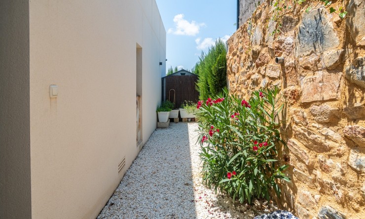 Resale - Villa -
ALGORFA - La Finca Golf