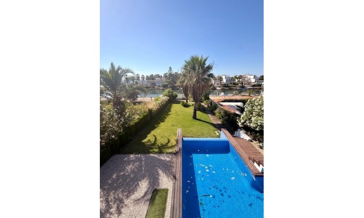 Reventa - Villa -
La Manga del Mar Menor
