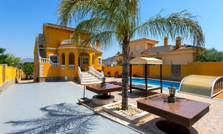Wiederverkauf - Villa -
Orihuela
