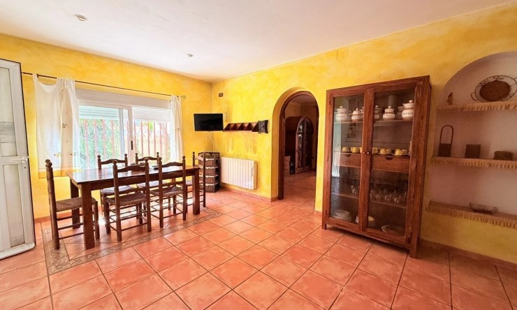 Resale - Villa -
Albir