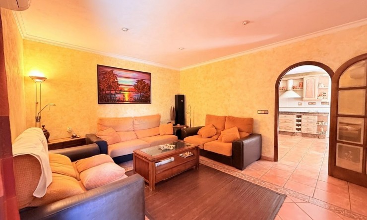 Resale - Villa -
Albir