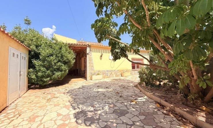 Resale - Villa -
Albir