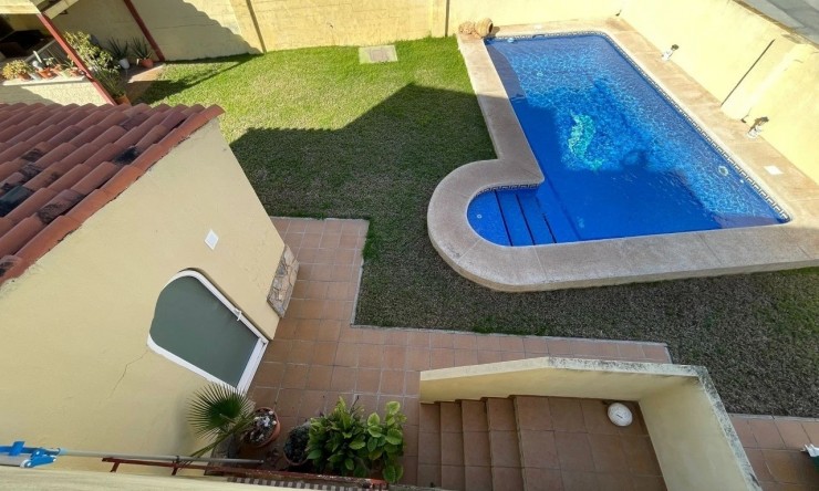 Resale - Villa -
Albir