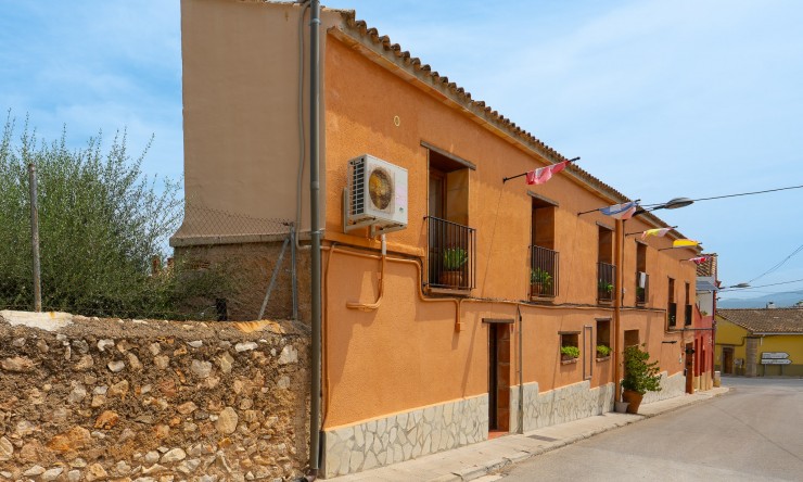 Resale - Commercial -
Sagra - Center