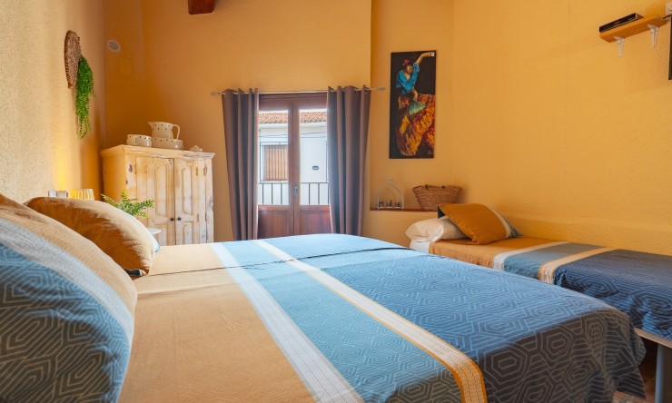 Resale - Commercial -
Sagra - Center