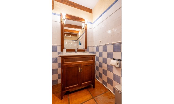 Resale - Commercial -
Sagra - Center