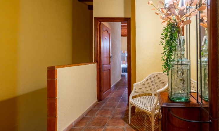 Resale - Commercial -
Sagra - Center