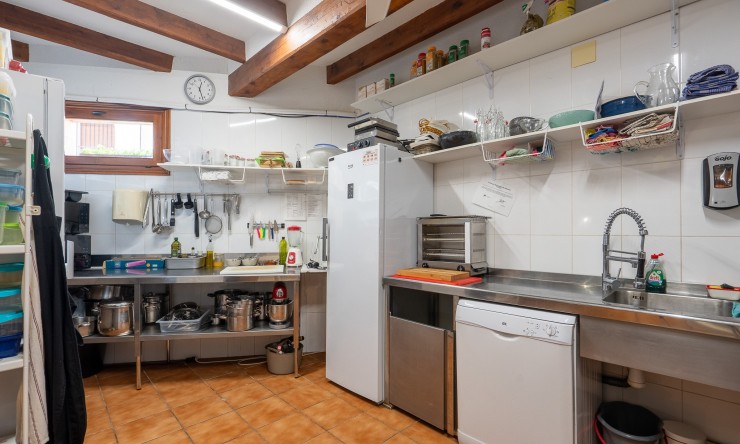 Resale - Commercial -
Sagra - Center