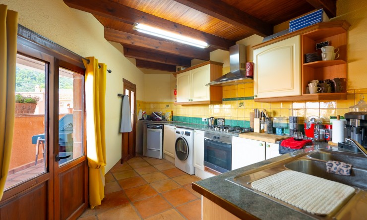 Resale - Commercial -
Sagra - Center