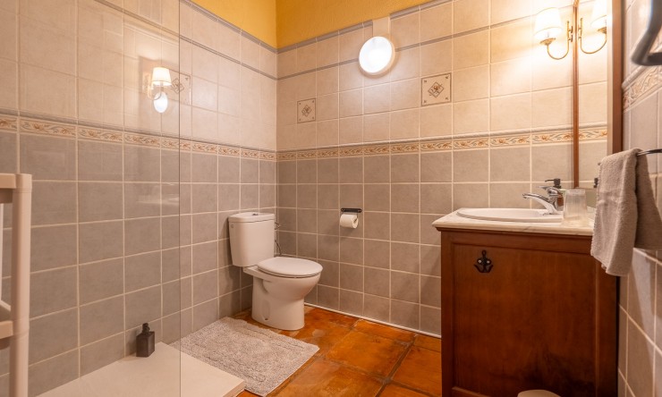 Resale - Commercial -
Sagra - Center