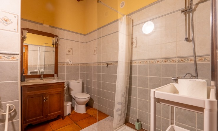 Resale - Commercial -
Sagra - Center