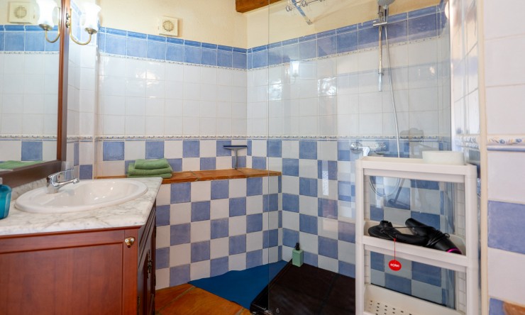 Resale - Commercial -
Sagra - Center