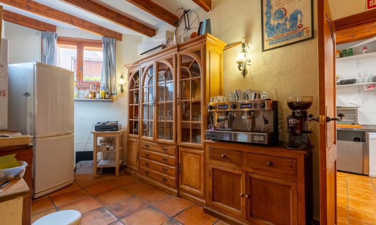Resale - Commercial -
Sagra - Center