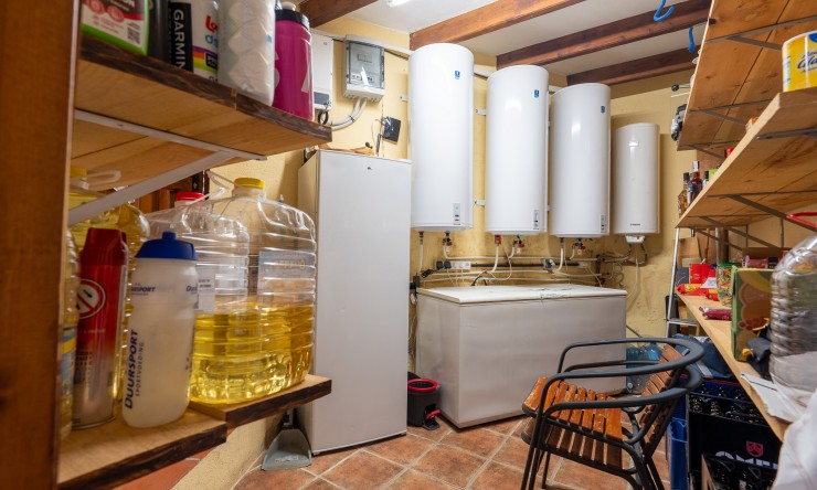 Resale - Commercial -
Sagra - Center