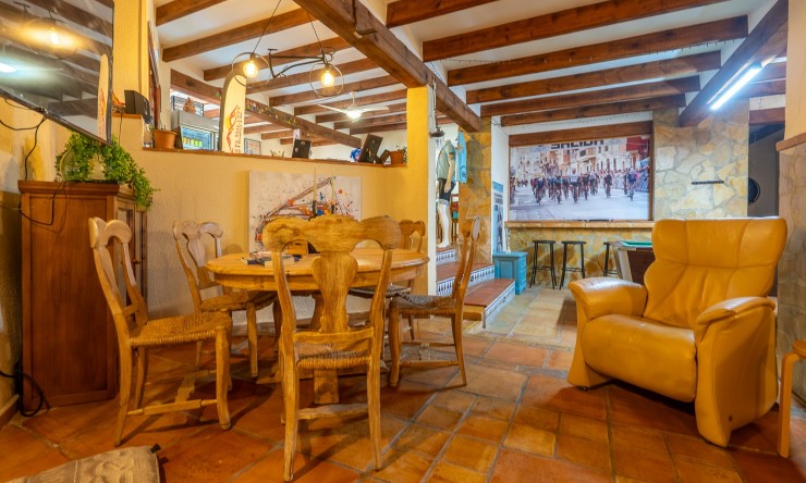 Resale - Commercial -
Sagra - Center